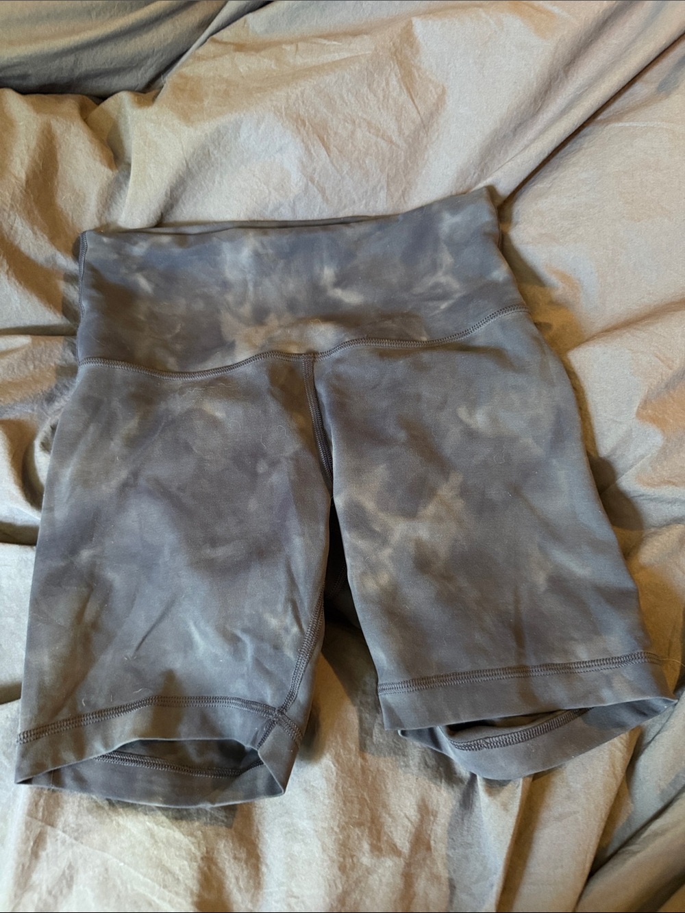 Lululemon Wundertrain Shorts blue tie-dye 6”